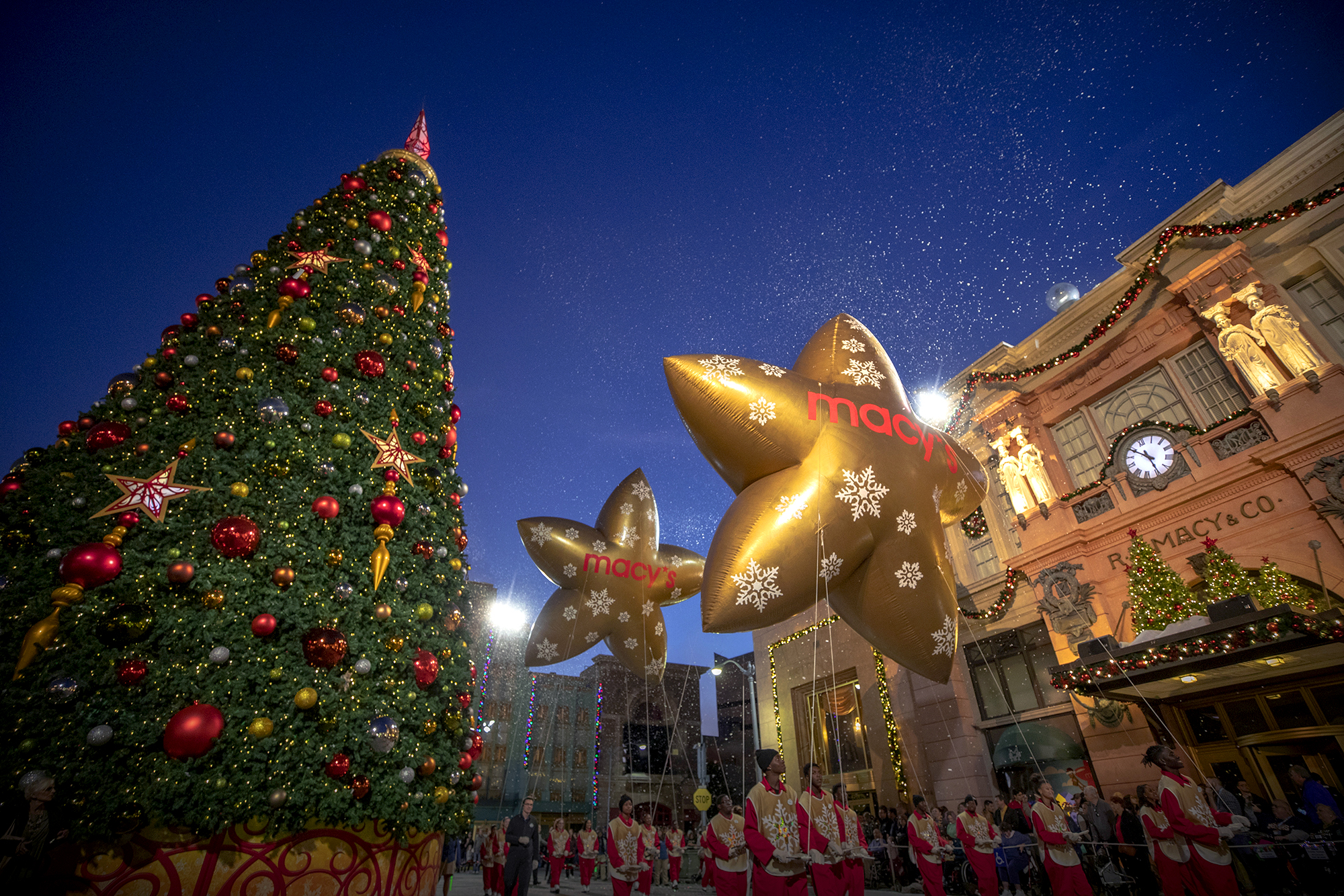 A photo of the 80-foot Christmas tree at Universal Studios Florida.